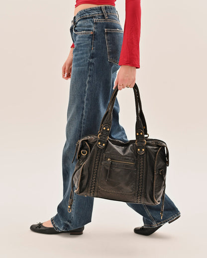Edyisa black leather city bag worn on the shoulder