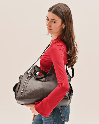 Woman carrying the Edyisa brown shoulder bag over one shoulder